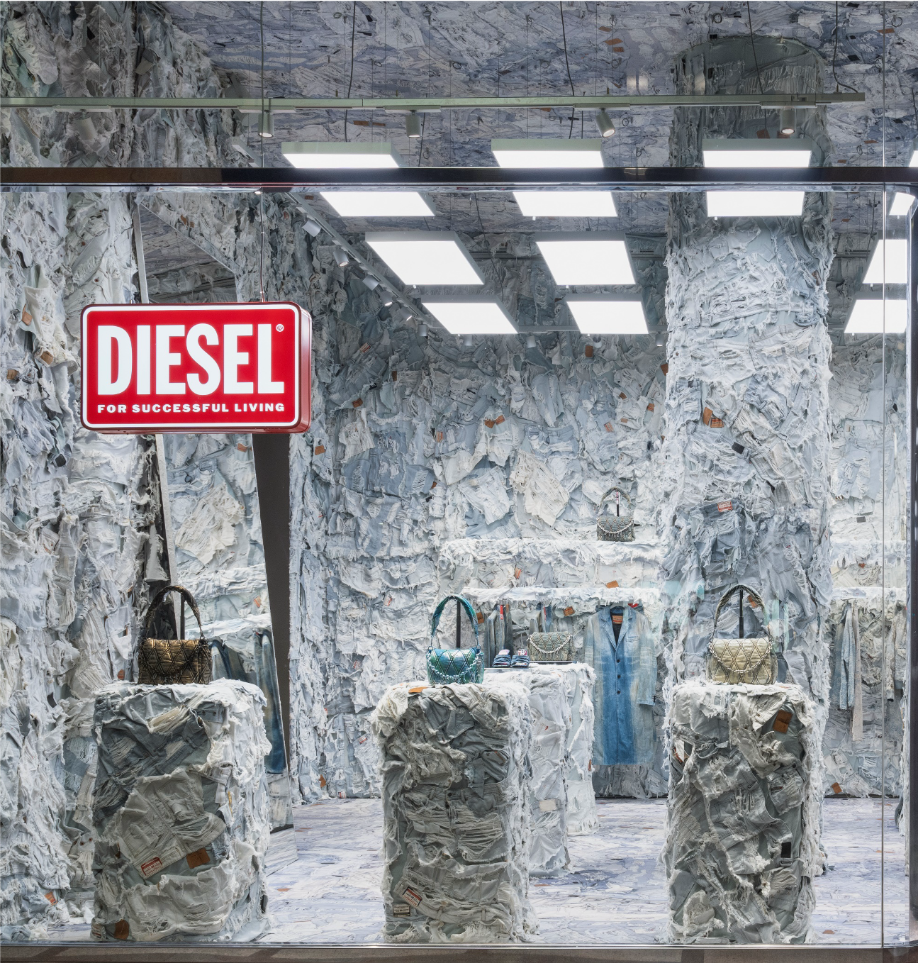 Diesel 使用牛仔废料打造的 Denim Cave