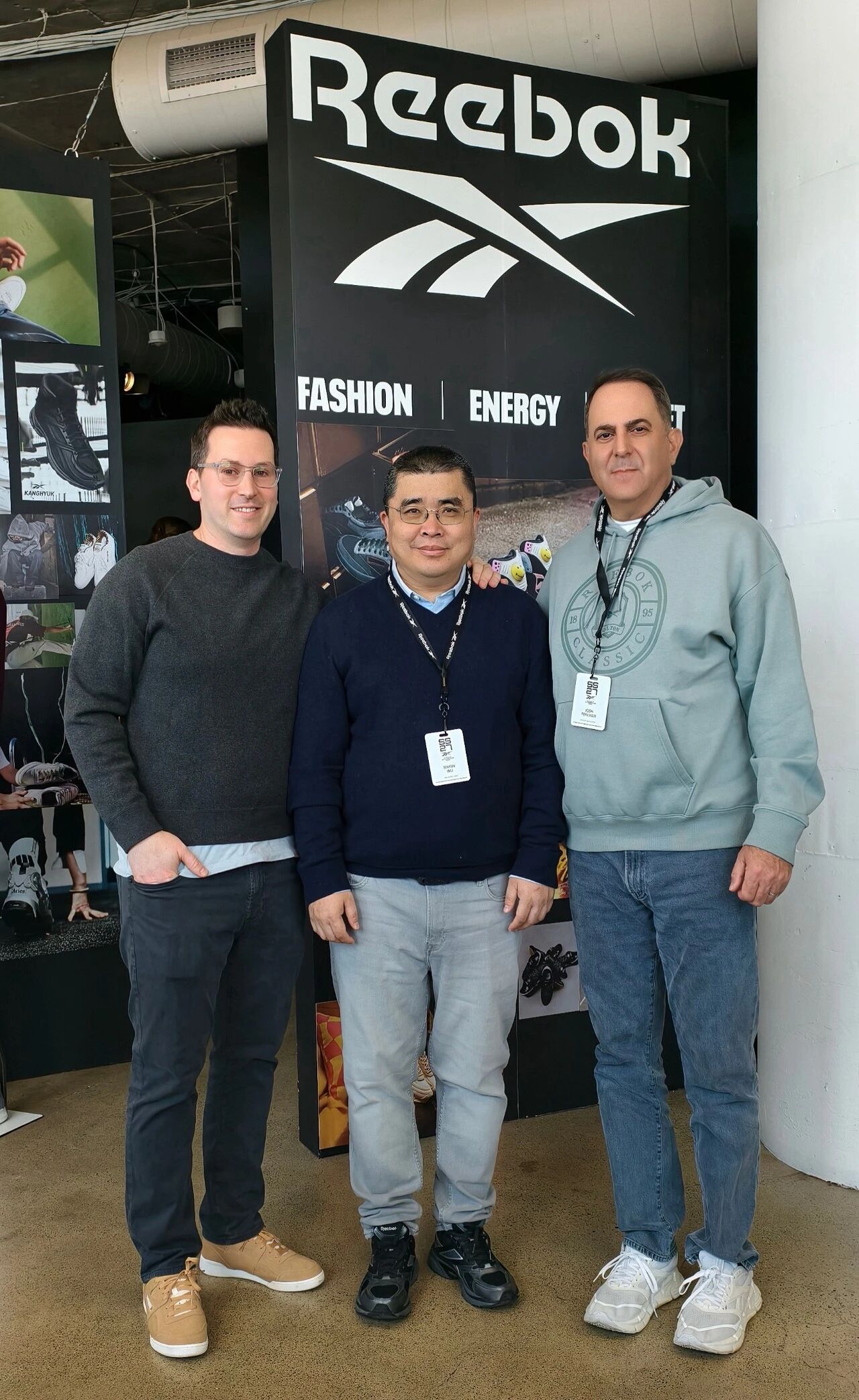 由左至右：Steve Robaire, Authentic Brands Group锐步全球执行副总裁、武新明，新锐运动董事长、Josh Perlman, Authentic Brands Group执行副总裁、大中华区负责人