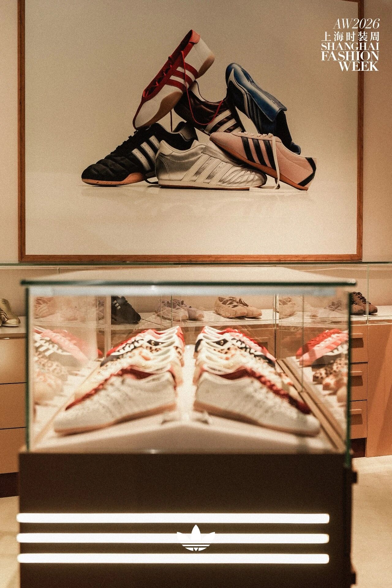 薄底鞋，并非凭空出现在这个时间节点