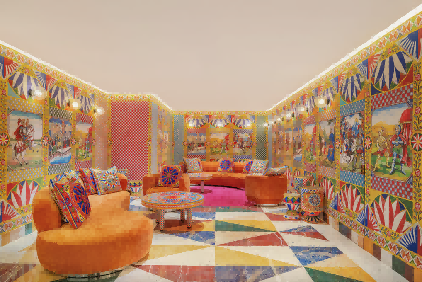 去年，Dolce&Gabbana在上海中信泰富广场开设了其全球首家咖啡馆