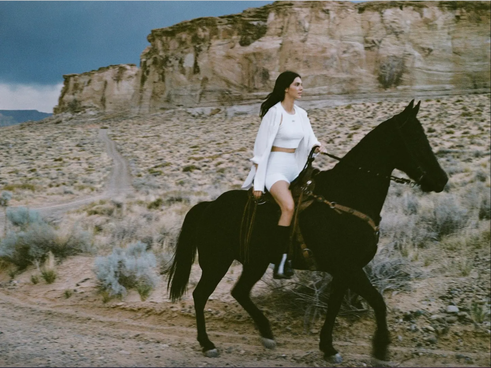 Alo Yoga携手Kendall Jenner推出「Luxury Is Wellness」广告