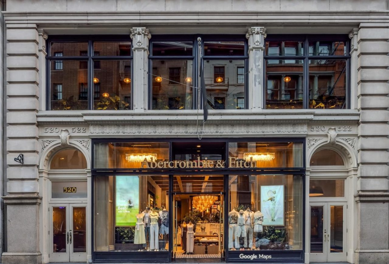 2026年6月初，纽约曼哈顿SoHo商圈百老汇大道520号，Abercrombie & Fitch全新旗舰店正式启幕