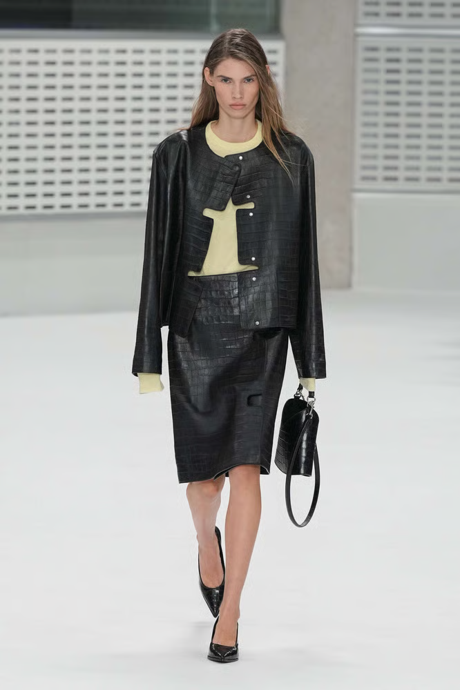 Mulberry - Spring-Summer2027 - Womenswear - Royaume-Uni - Londres - ©Launchmetrics/spotlight Mulberry - Spring-Summer2027 - Womenswear - Royaume-Uni - Londres - ©Launchmetrics/spotlight