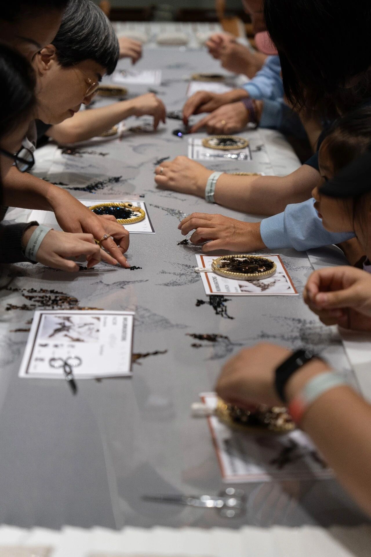 展览期间,观众可以预约参与le19M高级手工艺坊旗下刺绣、织物等工艺体验 展览期间,观众可以预约参与le19M高级手工艺坊旗下刺绣、织物等工艺体验