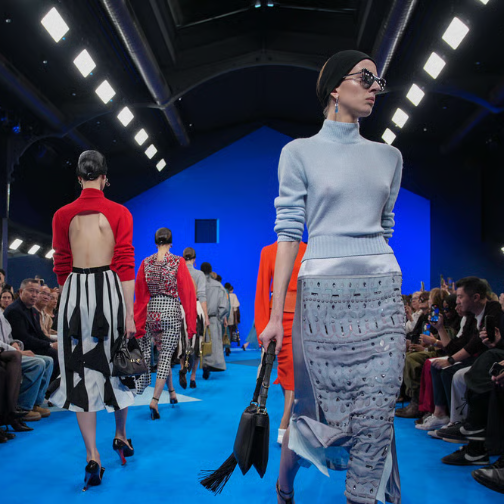 复朗集团营收持续下滑，但下半年趋势有所回暖