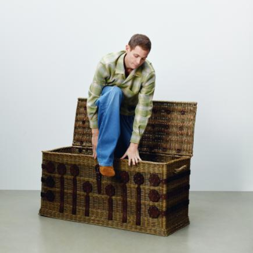 JW ANDERSON携手Eddie Glew于2026年米兰国际家具展期间独家呈现The Basket Bag