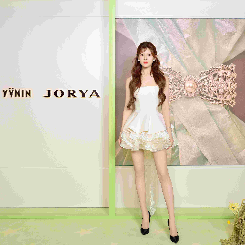 JORYA × YVMIN联名快闪活动于成都万象城浪漫启幕