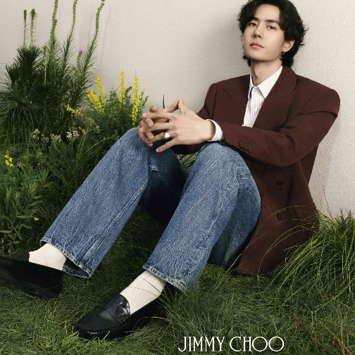JIMMY CHOO发布2026夏日衣橱系列广告大片
