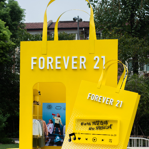 Forever 21 “随时秀场”主题快闪空间快亮相上海时尚周末