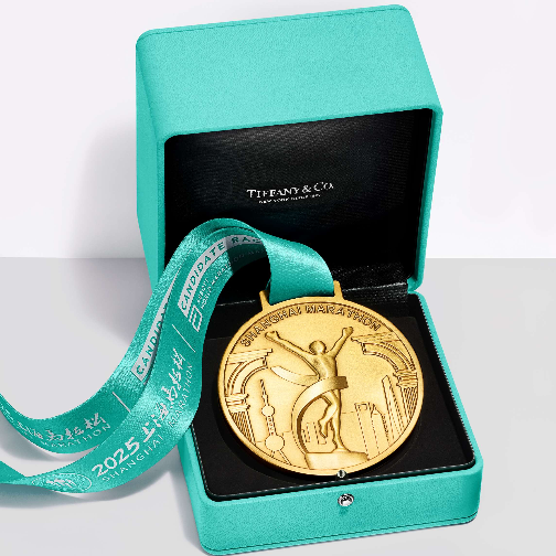 蒂芙尼为上海马拉松赛事打造奖杯与奖牌