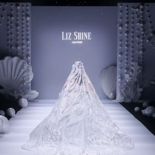 LIZ SHINE COUTURE亮相2026秋冬上海时装周GLAM