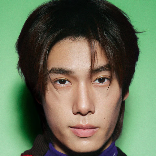 LOEWE任命泰国演员兼歌手Phuwin为全球品牌大使